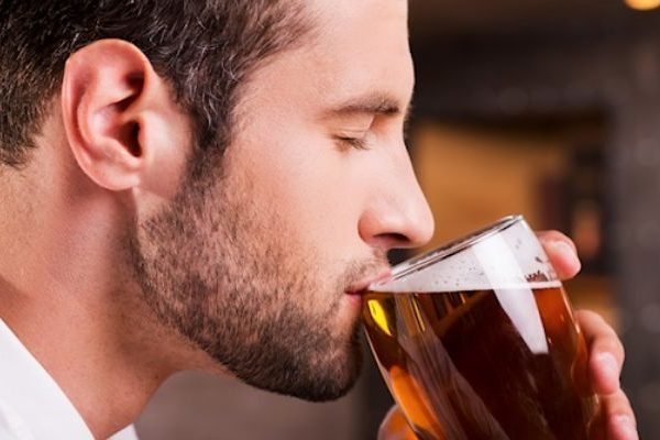 Tomar medio litro de cerveza combate la pérdida de memoria