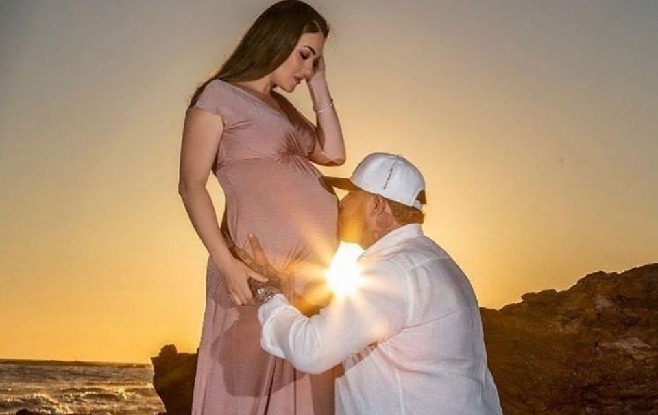Ángel del Villar está muy emocionado por su nuevo bebé